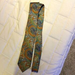 Joseph A. Banks lightly used tie